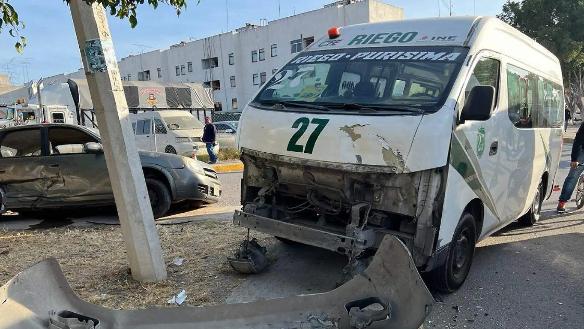 Cuantiosos daños materiales deja choque entre ruta 27 y Chevy en Tehuacán